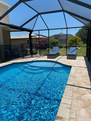 Piscina all'aperto, una piscina riscaldata