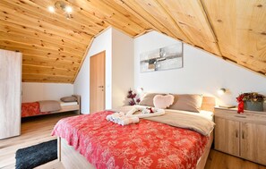 2 bedrooms, travel crib, free WiFi, bed sheets