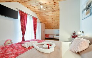 2 bedrooms, travel crib, free WiFi, bed sheets