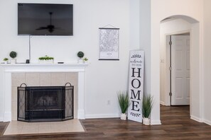 Interior - Quiet home minutes from Austin attractions. (Austin)