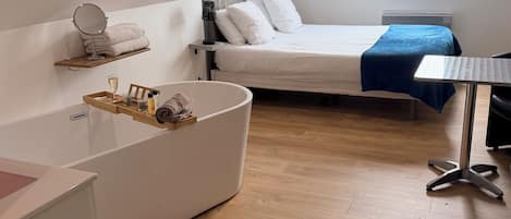 Superior Double Room, 1 Queen Bed, Refrigerator & Microwave, Garden View | Premium bedding, memory foam beds, laptop workspace, blackout drapes