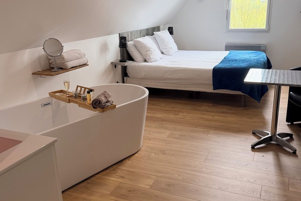 Superior Double Room, 1 Queen Bed, Refrigerator & Microwave, Garden View | Premium bedding, memory foam beds, laptop workspace, blackout drapes