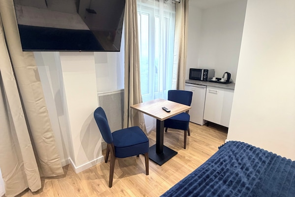 Ropa de cama de alta calidad, colchones con efecto memoria y minibar