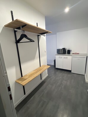 プレミアム ダブルまたはツインルーム | 高級寝具、低反発ベッド、ノートパソコン用作業スペース、遮光カーテン