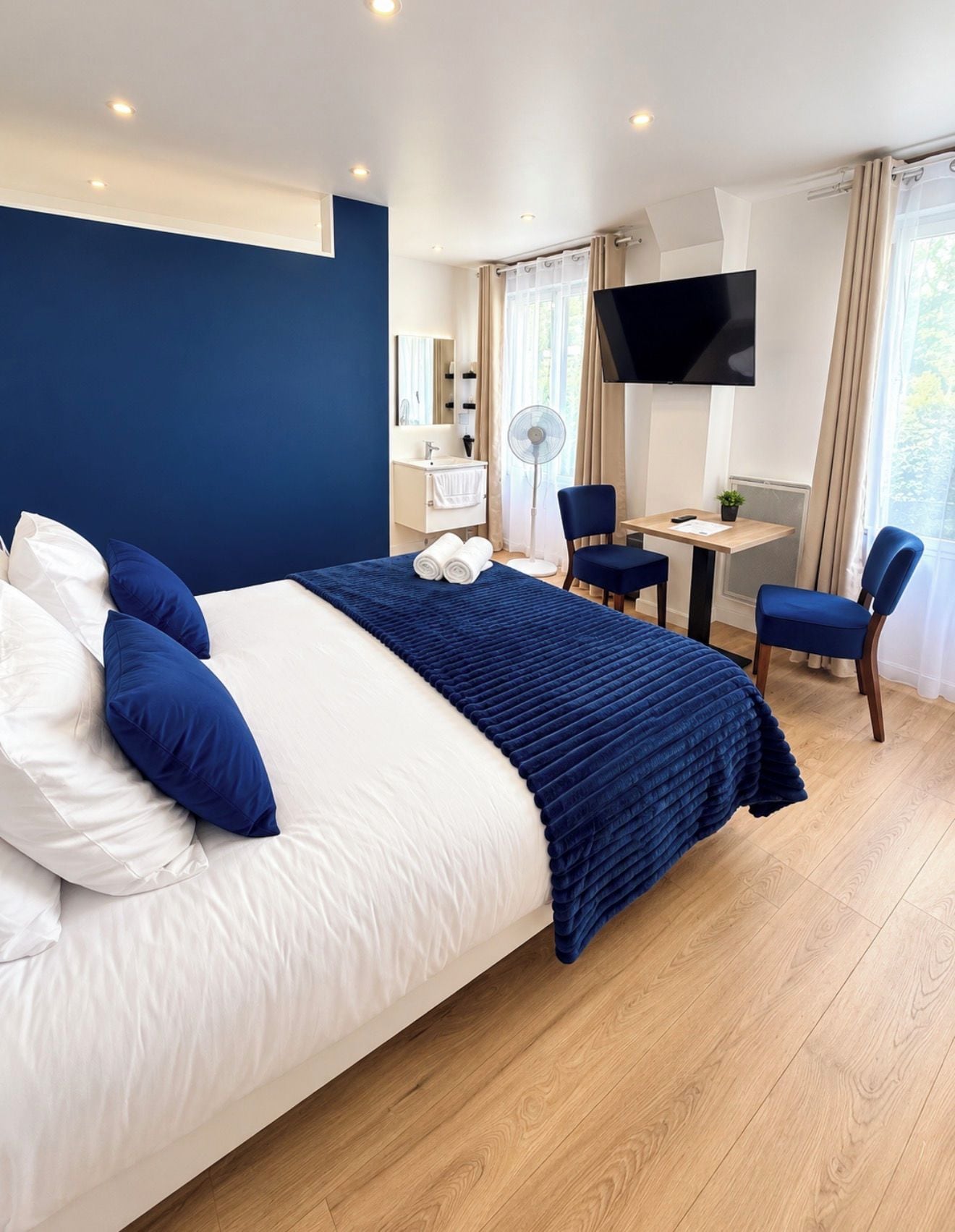 Signature-Doppel- oder -Zweibettzimmer, Gartenblick | Hochwertige Bettwaren, Betten mit Memory-Foam-Matratzen, Minibar