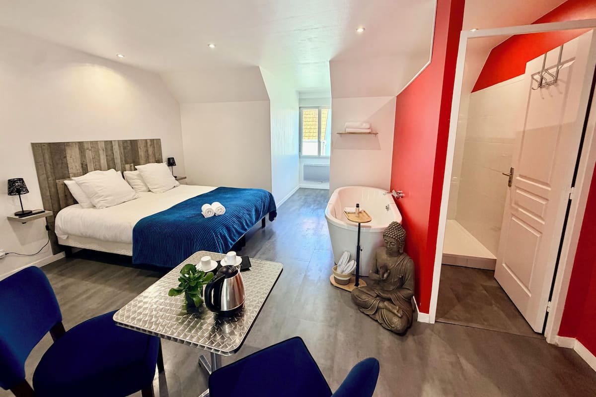 Premium Double or Twin Room, Refrigerator & Microwave, Garden View | Premium bedding, memory foam beds, minibar, laptop workspace