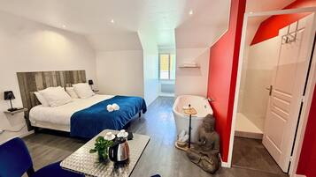Habitación Premium con 1 cama matrimonial o 2 individuales, refrigerador y microondas | Ropa de cama de alta calidad, camas con efecto memoria y minibar