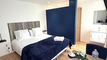 Signature kamer, 1 twee- of 2 eenpersoonsbedden, uitzicht op tuin | Luxe beddengoed, bedden met traagschuimmatras, een minibar