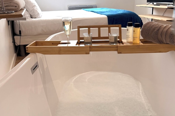 Superior Double Room, 1 Queen Bed, Refrigerator & Microwave, Garden View