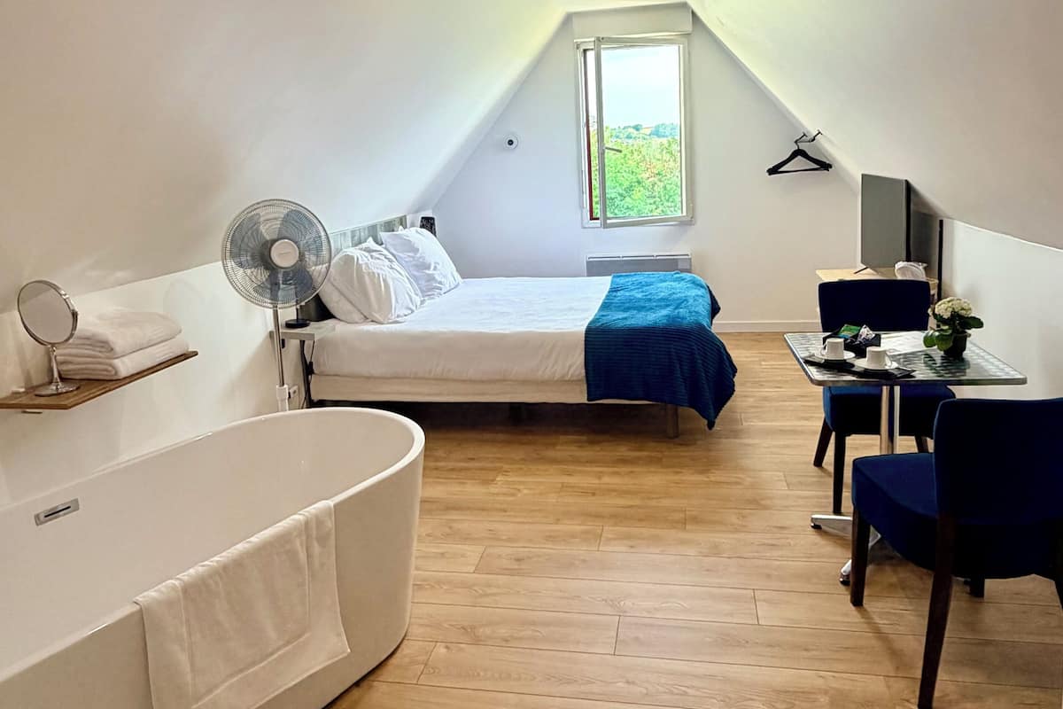 Superior Double Room, 1 Queen Bed, Refrigerator & Microwave, Garden View | Premium bedding, memory foam beds, minibar, laptop workspace