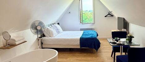 Habitación doble superior, 1 cama de matrimonio, frigorífico y microondas, vistas al jardín | Ropa de cama de alta calidad, colchones viscoelásticos, minibar