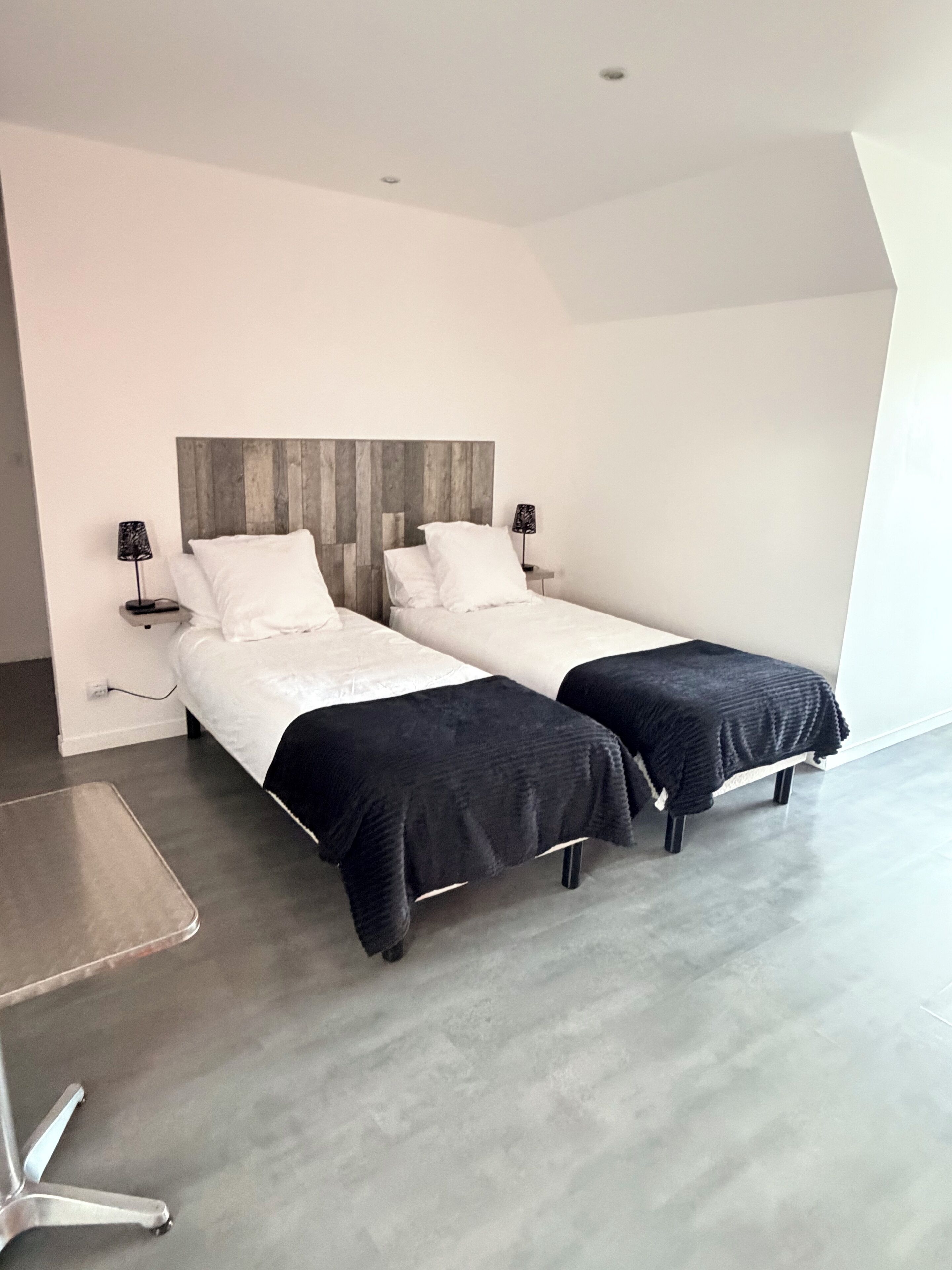 Premium kamer, 1 twee- of 2 eenpersoonsbedden, koelkast & magnetron, uitzicht op tuin | Luxe beddengoed, bedden met traagschuimmatrassen, een laptopwerkplek