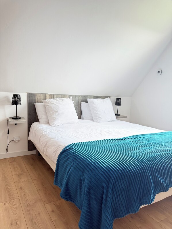 أغطية فراش متميزة وأسرّة بإسفنج يتكيف مع شكل الجسم