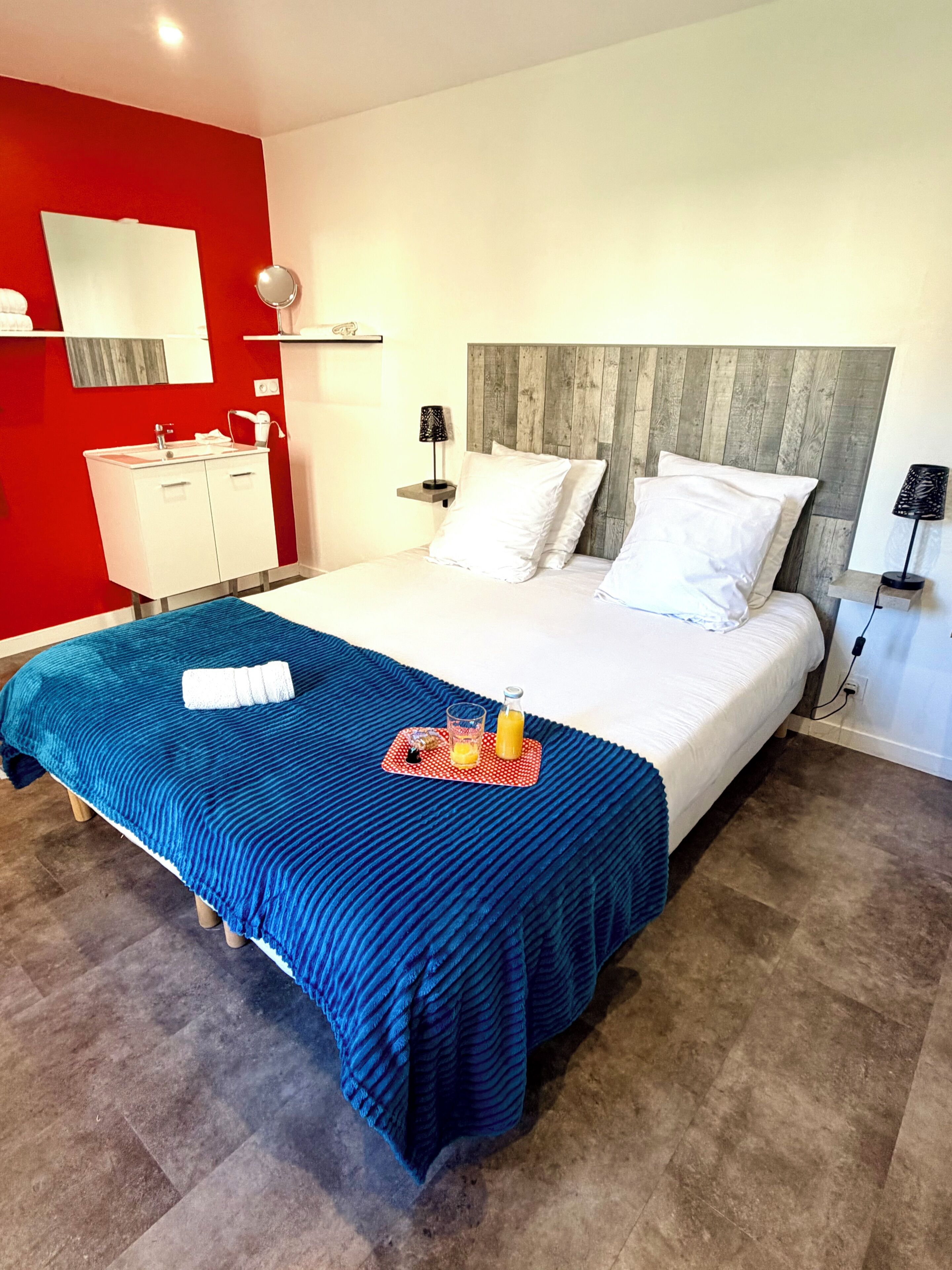 Comfort tweepersoonskamer, 1 slaapkamer, koelkast & magnetron, uitzicht op tuin | Luxe beddengoed, bedden met traagschuimmatrassen, een laptopwerkplek