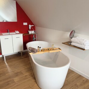 Superior Double Room, 1 Queen Bed, Refrigerator & Microwave, Garden View