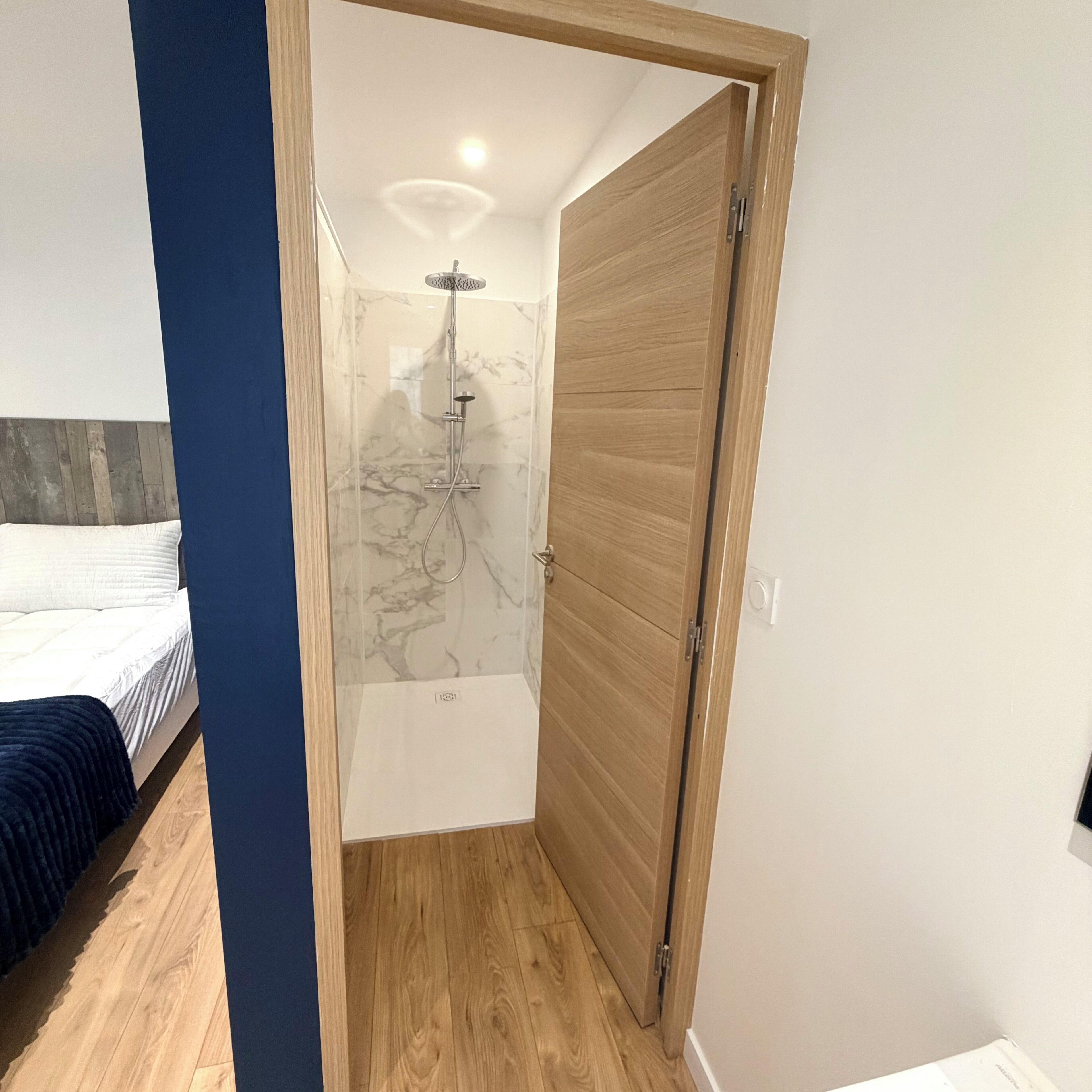 Chambre Signature Double ou avec lits jumeaux, vue jardin | Salle de bain | Articles de toilette gratuits, sèche-cheveux, serviettes fournies, savon