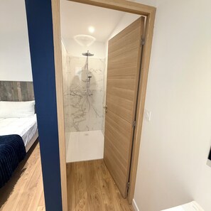 Signature Double or Twin Room, Garden View | Bathroom | Free toiletries, hair dryer, towels, soap -  Aux Charmes (Isques)