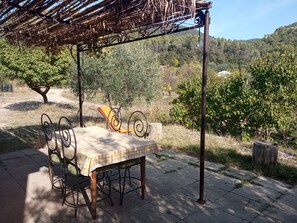 Outdoor dining - Stay at the farm "la vigne a vélo" 2 rooms (Ampus)