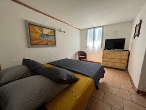 2 bedrooms, desk, WiFi, bed sheets - Stay at the farm "la vigne a vélo" 2 rooms (Ampus)