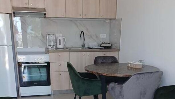 Full-size fridge, oven, electric kettle, toaster - Hello Village Chania (Chania)