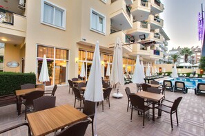 Swim-up bar - Novella Apart Hotel (Alanya)