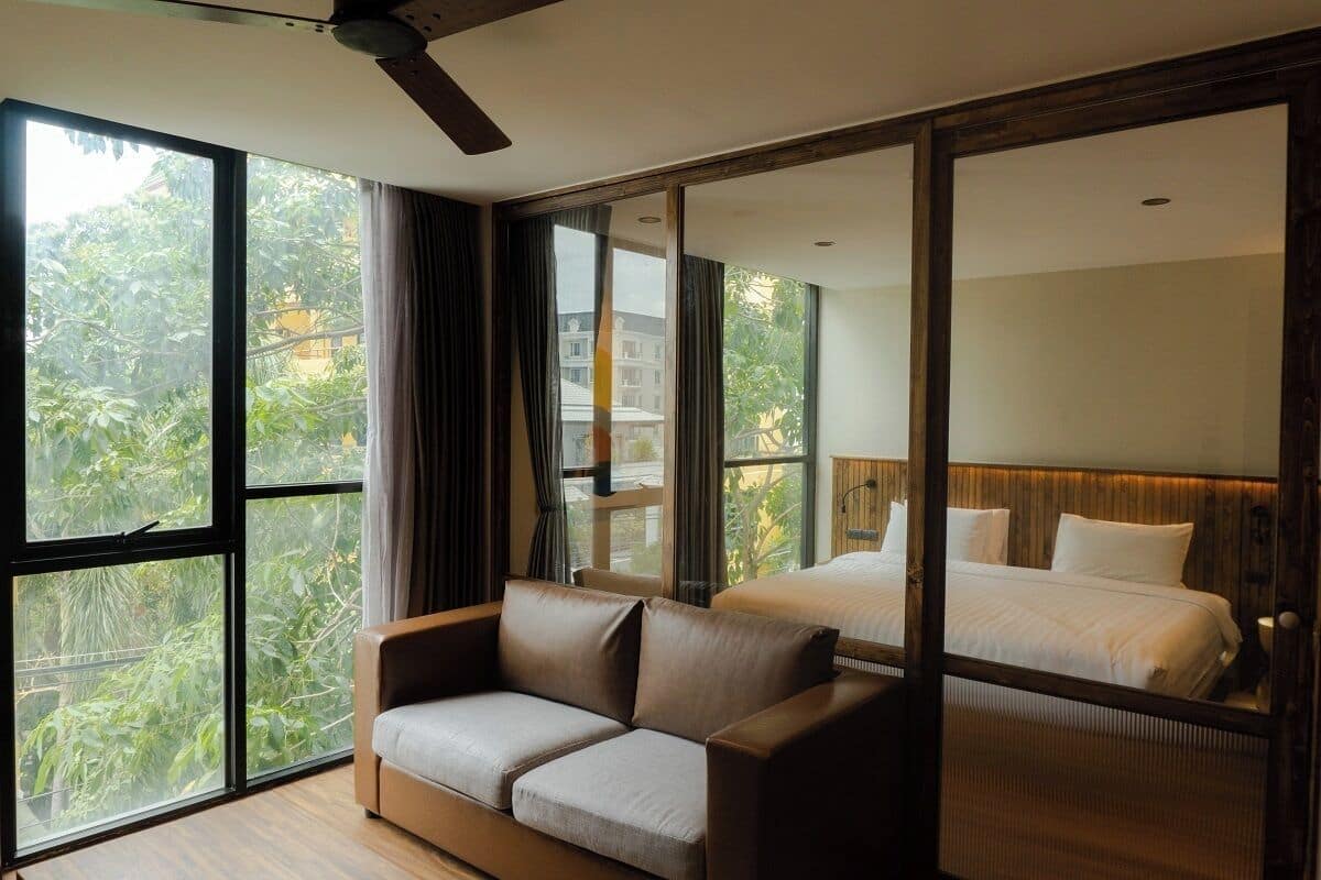 Premium bedding, pillow-top beds, minibar, in-room safe