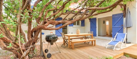 تناول الطعام بالخارج