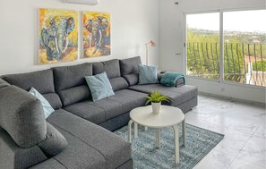 TV, fireplace - Awesome home in Mijas (Mijas)