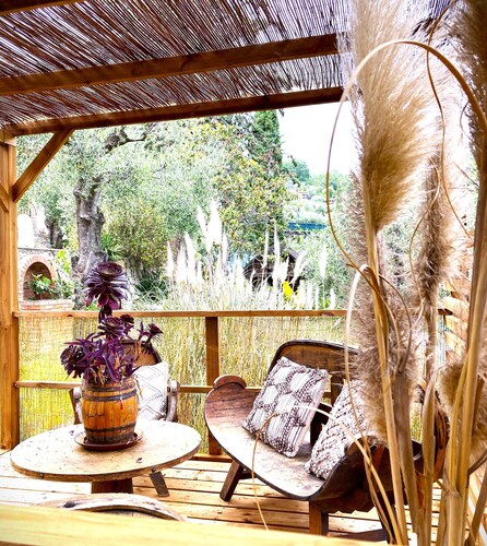 Haus-Swimmingpool und Whirlpool mit Meerblick im Herzen von Olivenbäumen