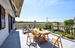 Outdoor dining - 2 bedroom cozy apartment in Grado (Grado)