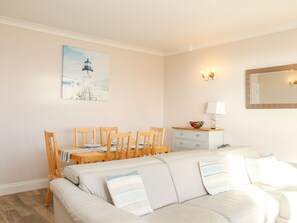 3 bedrooms, individually decorated, individually furnished - Ocean Watch 5 (Weymouth)