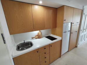 Microwave, coffee/tea maker, cookware/dishes/utensils - Estudio Puerto de Sotogrande (San Roque)