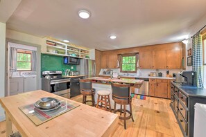Fridge, microwave, stovetop, dishwasher