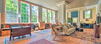 Bright Converted Schoolhouse in Chesterfield!