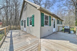Terrace/patio - Family Cottage 3 Mi to Higgins Lake State Pk! (Roscommon)
