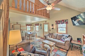 TV, books - Family Cottage 3 Mi to Higgins Lake State Pk! (Roscommon)