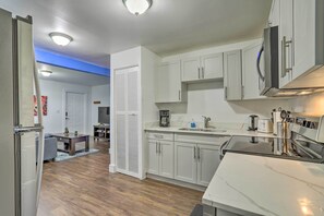 Fridge, microwave, stovetop, dishwasher - Beautiful Miami Getaway < 6 Mi to Downtown! (Miami)