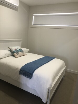 4 bedrooms, desk, iron/ironing board, free WiFi