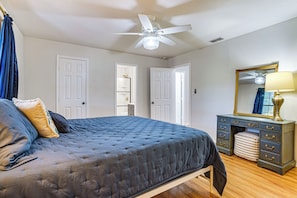 3 bedrooms, desk, internet, bed sheets