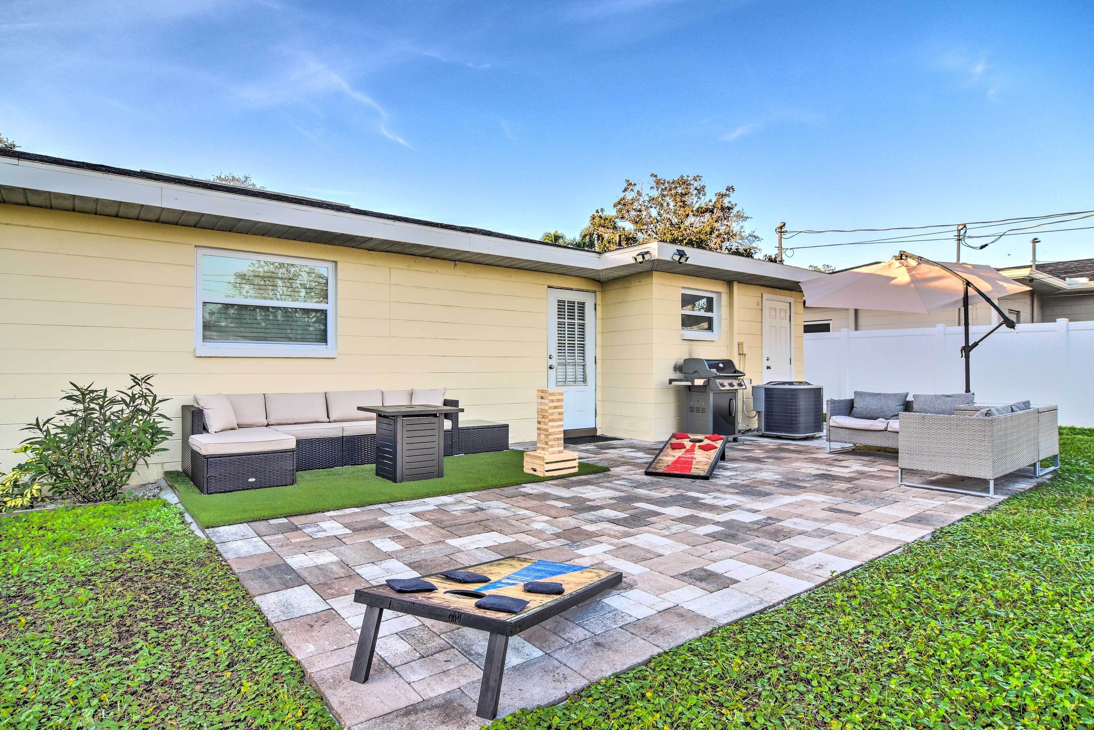 Sunny Seminole Home w/ Gas Grill + Fire Pit!