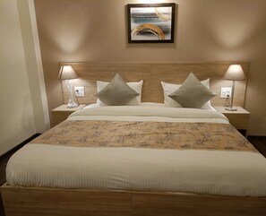Deluxe Suite, 1 Bedroom, Smoking, Balcony