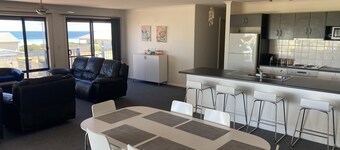 Relax and enjoy the beach air. 2 mins walk to the beach.