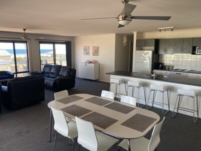 Relax and enjoy the beach air. 2 mins walk to the beach.