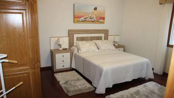 3 bedrooms, in-room safe, iron/ironing board, travel crib
