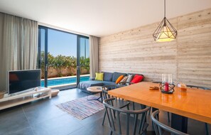 Smart TV - 2 bedroom nice home in Sutivan (Sutivan)