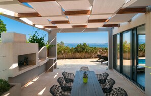 Outdoor dining - Awesome home in Sutivan (Sutivan)