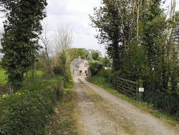 Entrance lane to Ballystockart Cottages