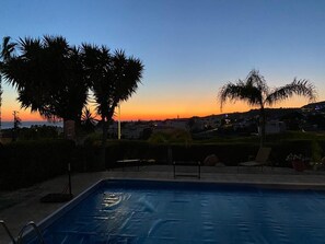 حمّام سباحة خارجي، حمّام سباحة مُدفَّأ