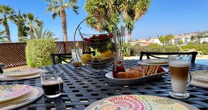 Spacious Villa with stunning views over the Ocean with pool heating available.