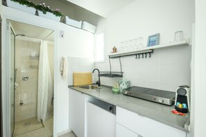 Private kitchen - CozyStudio Apt in a vibrant neighborhood (Tel Aviv)